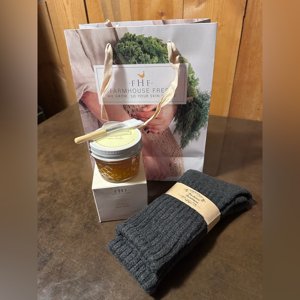 Farmhouse Fresh HONEY HEEL GLAZE & slipper sock, gift bag set BN